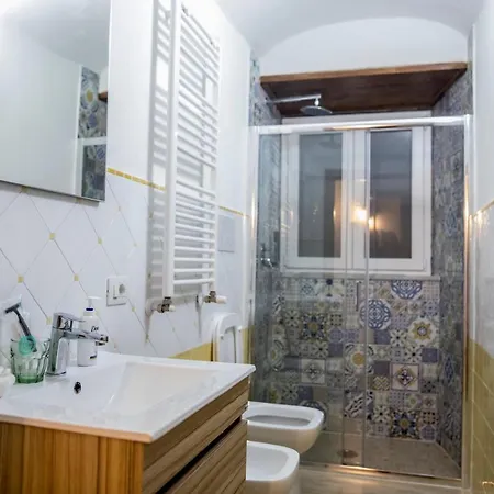 Bed & Breakfast A De Scugnizzi *